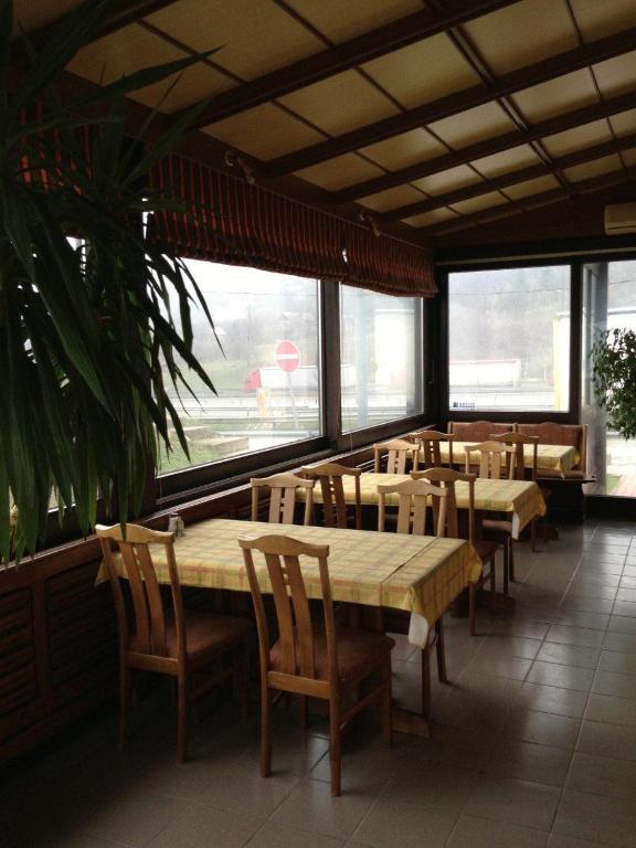 Panorama Panzio Bed & Breakfast Tatabanya Luaran gambar