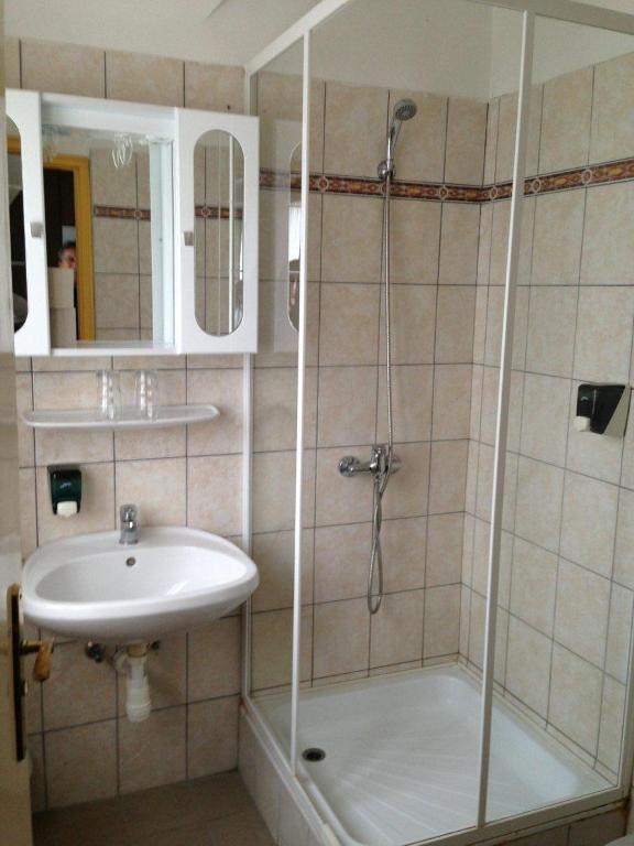 Panorama Panzio Bed & Breakfast Tatabanya Bilik gambar