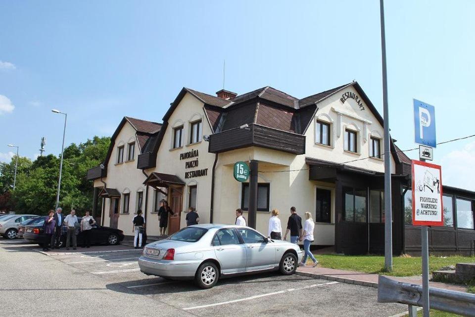 Panorama Panzio Bed & Breakfast Tatabanya Luaran gambar